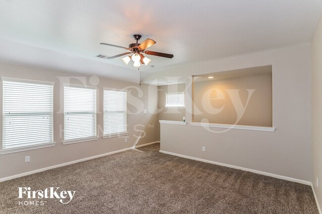 6823 Hunters Way Ln