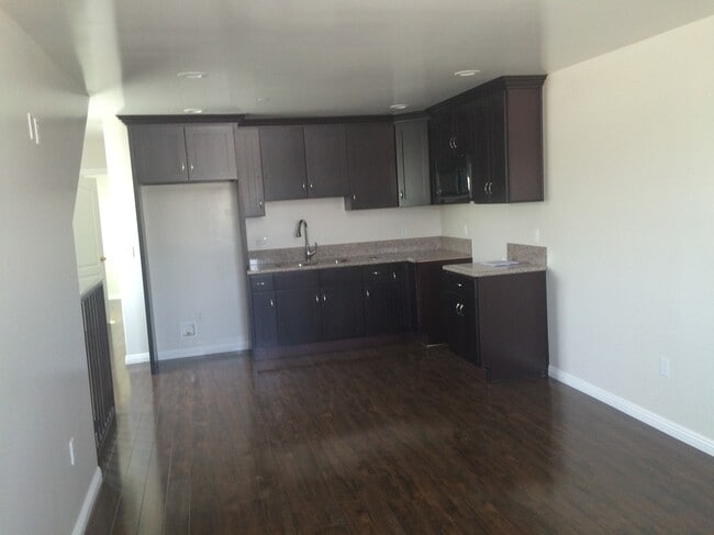 Photo - 628 W 84th St