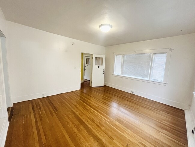 Photo - 925 Wilson Ave S