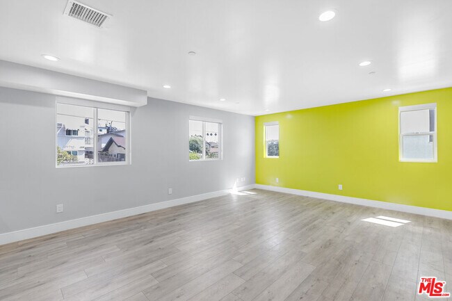 Photo - 1949 Vista Del Mar Ave