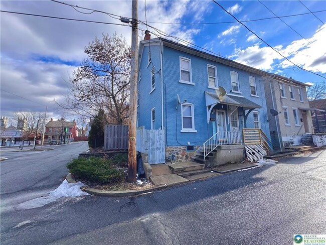 Photo - 527 Bradley St