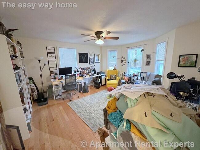 Photo - 387 Columbia St