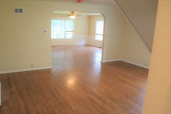 Photo - Seriously Spacious 5 bed 2 bath 36x20 Shop Garden Shed