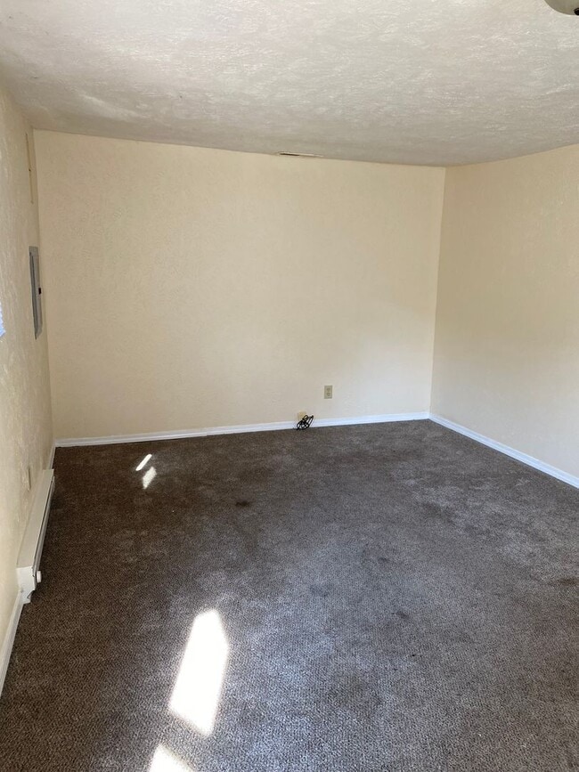 Photo - Cozy One bedroom Duplex located in Muncie, IN (Get approved before March 1st and get $250 OFF 1st...