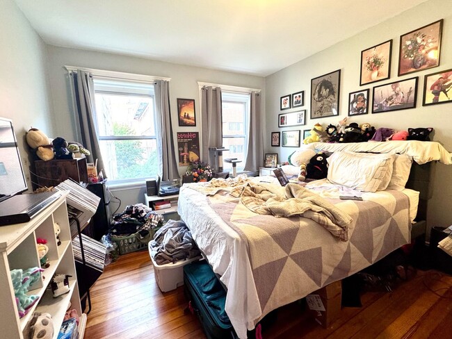 Photo - 3 BED WITH CENTRAL AIR ON ALLSTON/BRIGHTON LINE!!