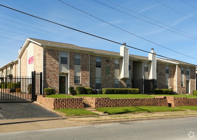 Photo - Carlyle Crossing