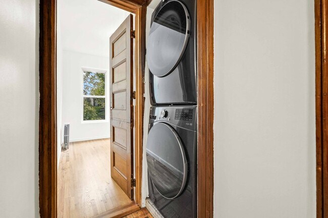 Photo - 678 Sterling Pl Unidad 3