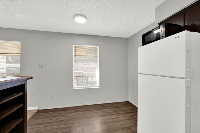 Building Photo - 1711 Wichita St Unit 14