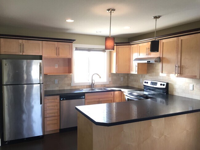 Photo - 9207-9102 102 Ave