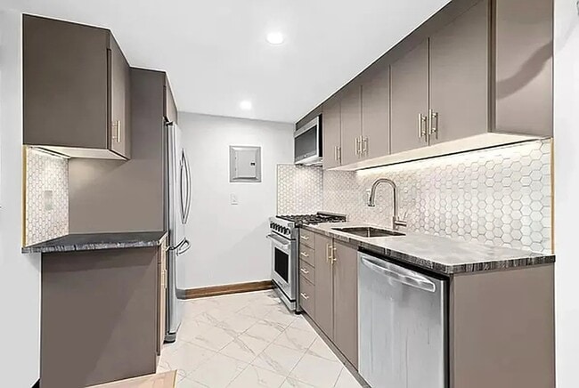 Photo - 121 E 37th St Unit 3A