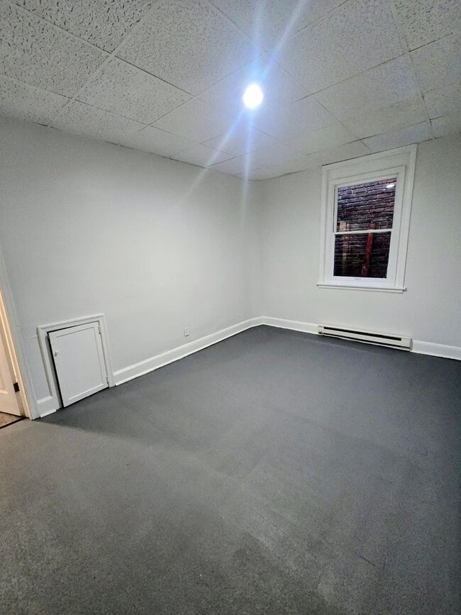 Building Photo - 42 N Eighth St Unit 2M