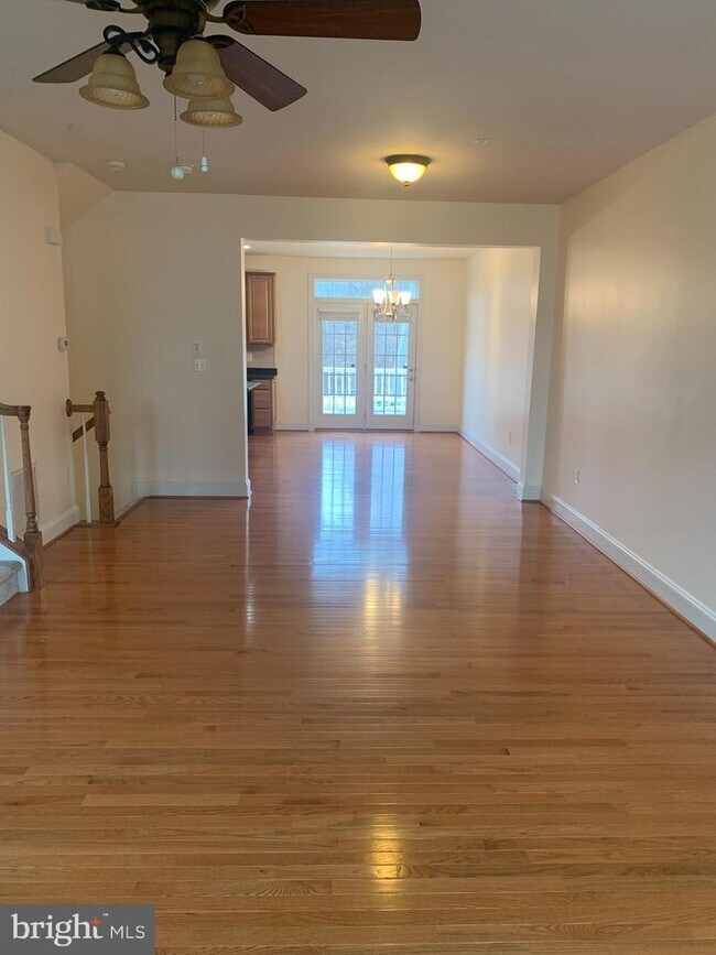 Photo - 548 Deep Creek View