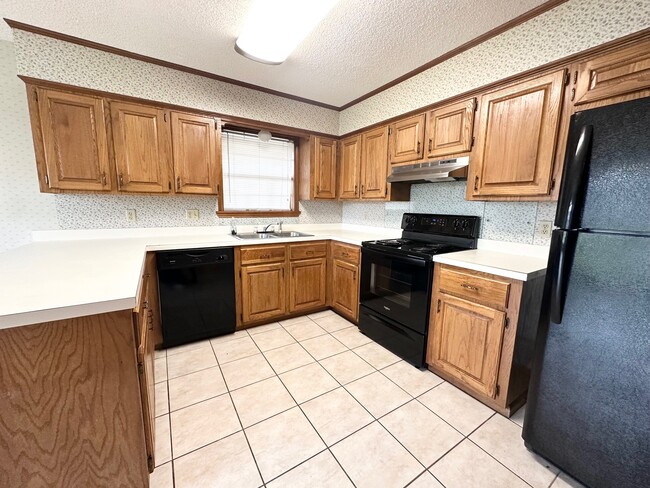 Kitchen - 6853 Willie Lou Ave