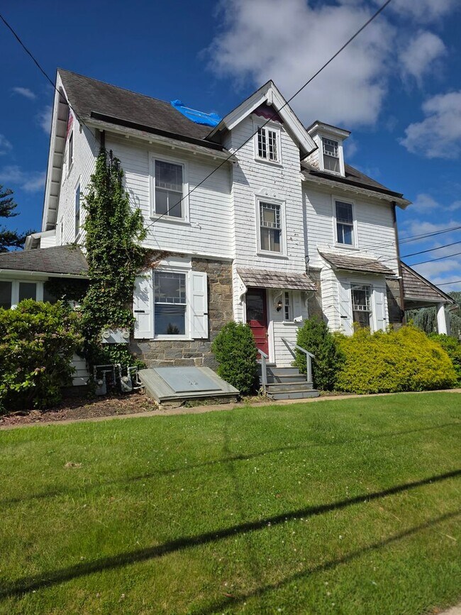 1858 Guernsey Ave Unit #3