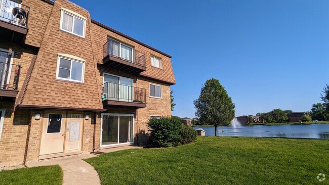 Building Photo - 9463 Bay Colony Dr Rental