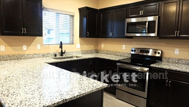 Photo - 821 SE Kinsley Ln