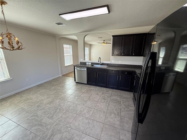 Photo - 206 Windridge Dr N