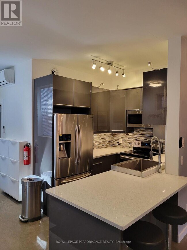 Photo - UNIT B - 82 THIRD AVENUE