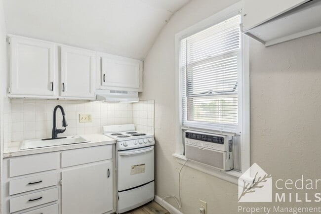 Photo - 1728 N Hillside St Unit 1728 N. Hillside Apt B