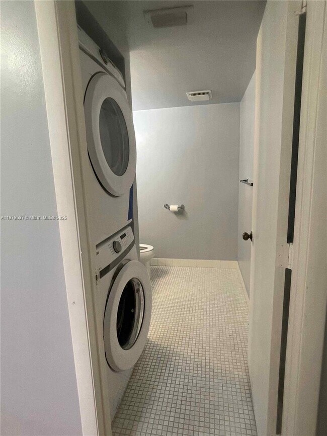 Photo - 5550 NW 44th St Unidad 312B