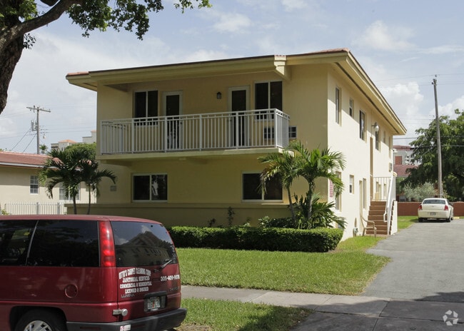 31 Menores Ave