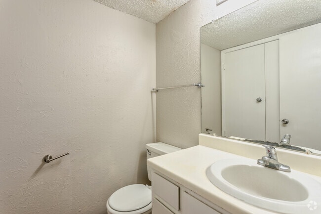 3BR, 2.5BA - 1511 SF TH - Half Bath