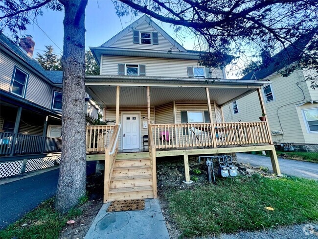 Building Photo - 15 Eldred St Rental