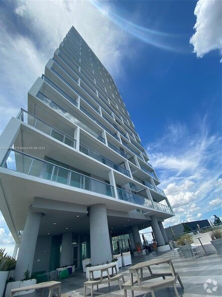 Building Photo - 2000 Metropica Wy Unit 2104 Rental