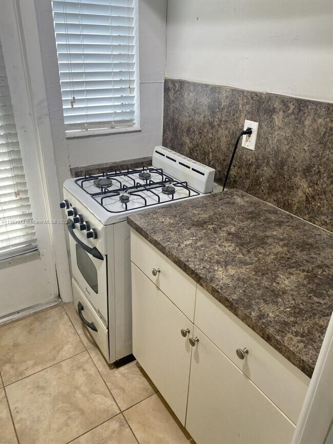 719 Euclid Ave Unit 9