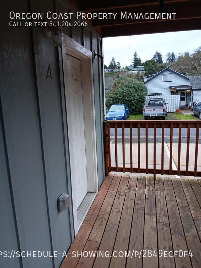 Building Photo - 170 SW Strawberry Ln Unit A