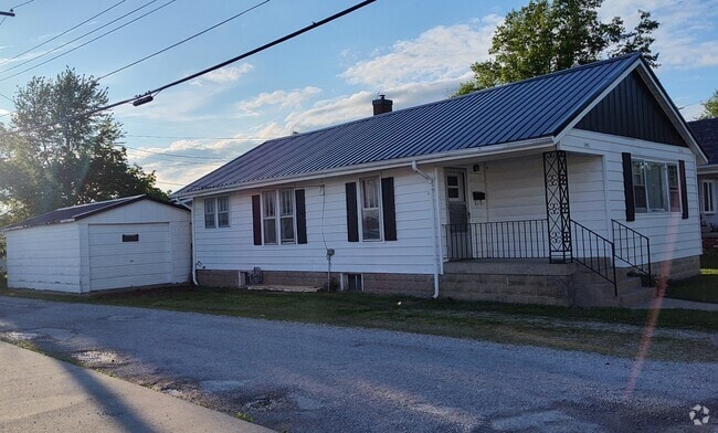 Building Photo - 107 N Oak St Rental