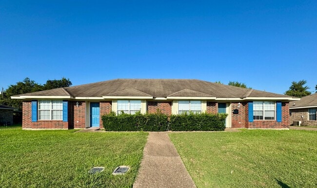 Building Photo - Duplex