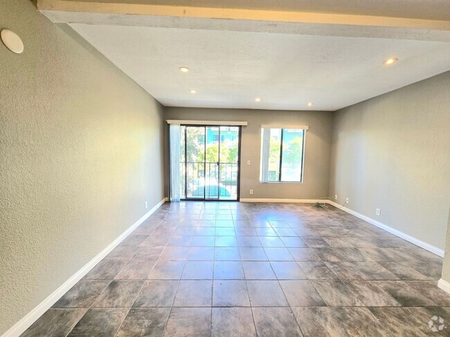 Building Photo - Charming 1 bed , 1.5 bath In the Heart of ... Unit 211 Rental