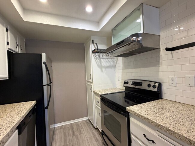 2828 Famosa Blvd Unit 203