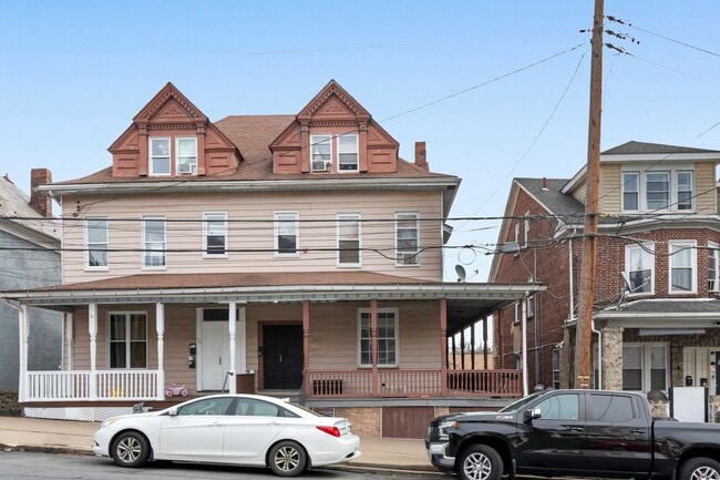 Building Photo - 137 N 7th St Unit Apt 1