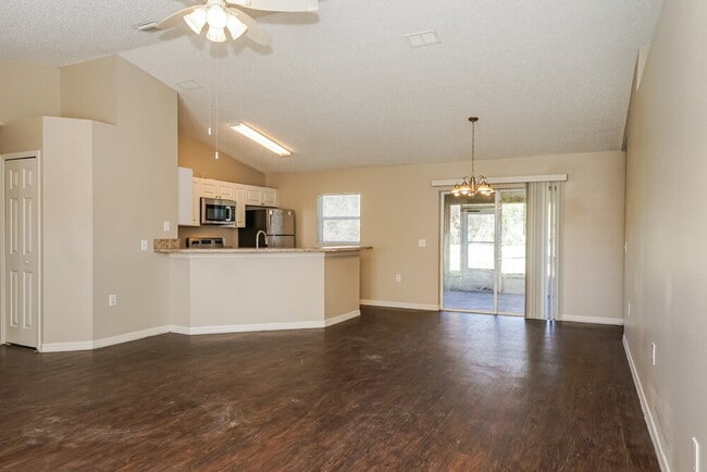 Photo - 3164 Covington Dr N