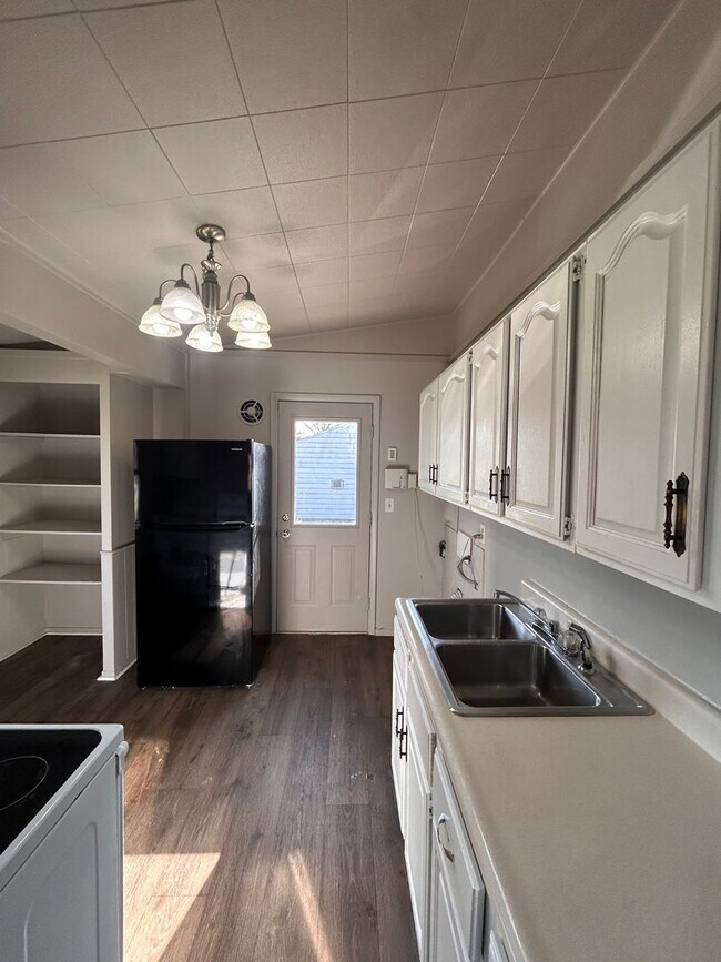 Photo - 106 Dunbar Ln