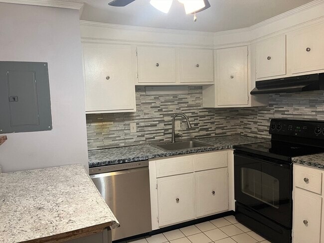 176 Maple Ave Unit 1-1