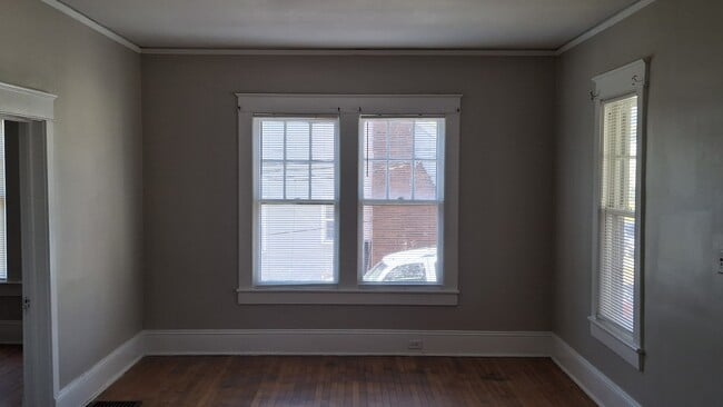 living room - 607 Guilford Ave