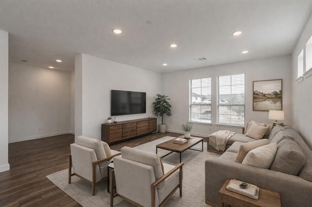 Photo - 405 Matchbox St