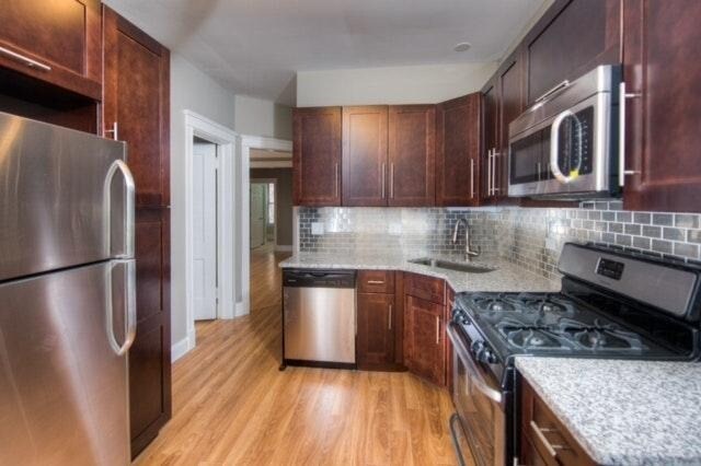 Building Photo - Beautiful 3 Bed 2 Bath in the Edgewater area Unit 1