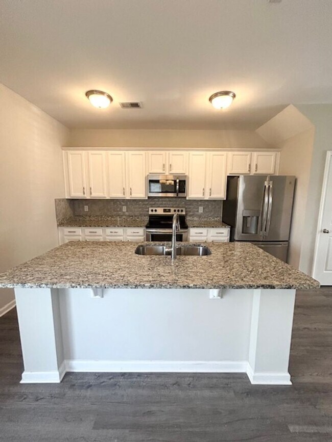 Photo - STYLISH & MODERN TOWNHOME IN HARBISON GROVE