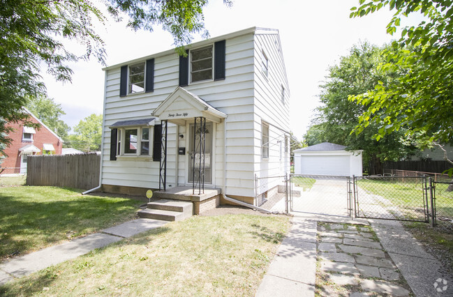 Building Photo - 3350 Beaumont Dr Rental