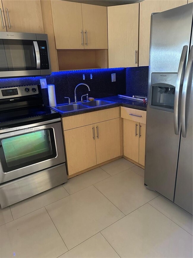 Photo - 6095 W 19th Ave Unidad 407 Rental