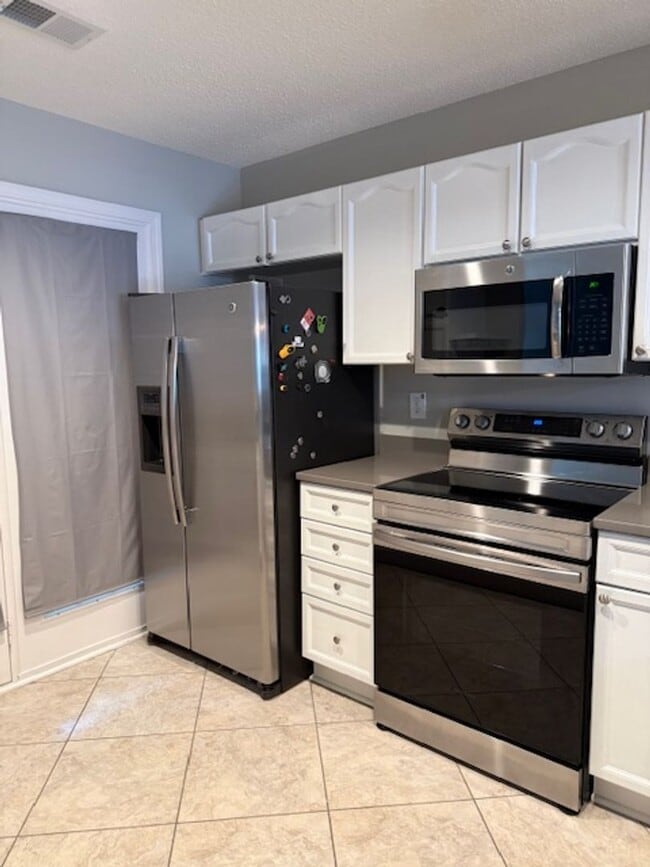 Photo - 59 Portrait Ln