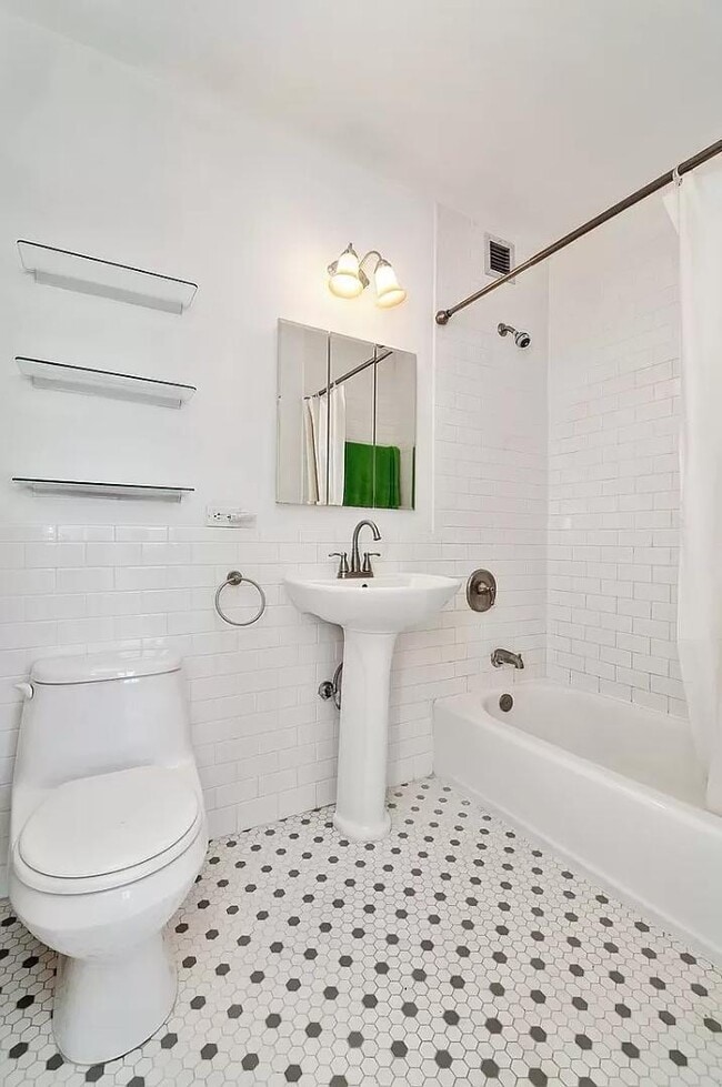 Photo - 504 W 136th St