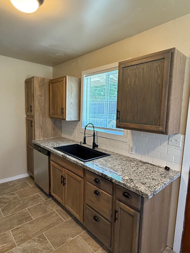 Building Photo - Prater Properties 2 Unit 17834 Los Alimos Rental