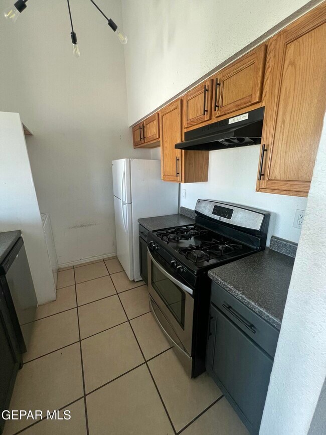 Photo - 8609 Mercury St