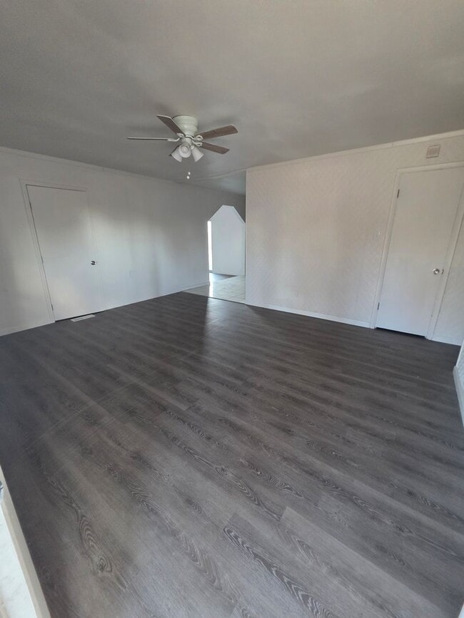 Photo - LIMITED TIME**NO APPLICATION FEE**1/2 OFF DEPOSIT**