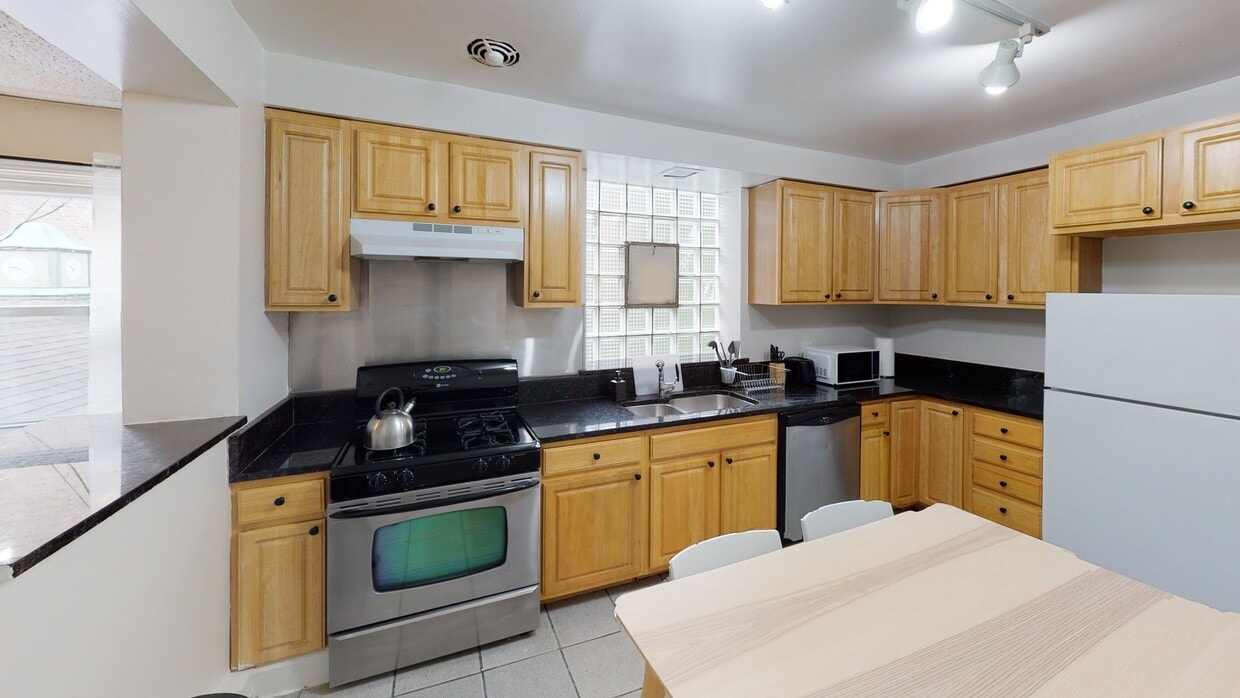 Photo - Private bedroom in 4 bed/2 bath Home